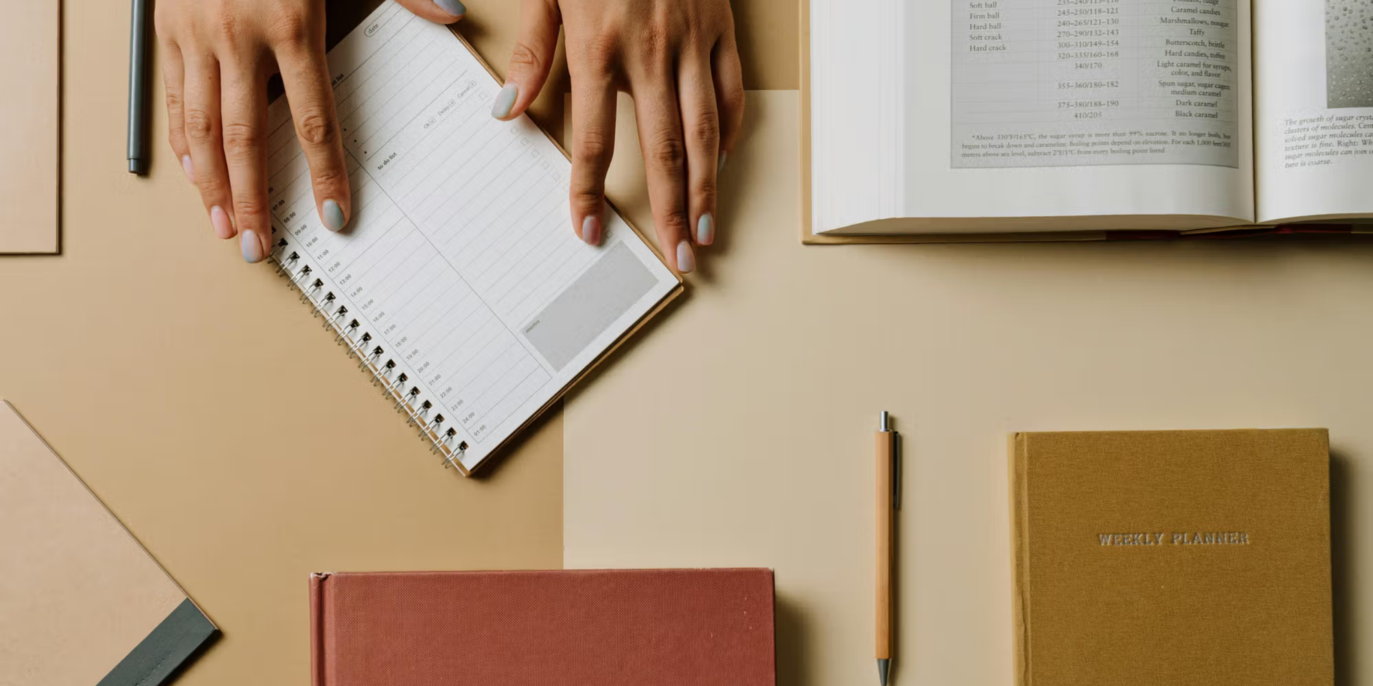 notes on the desk with a class schedule