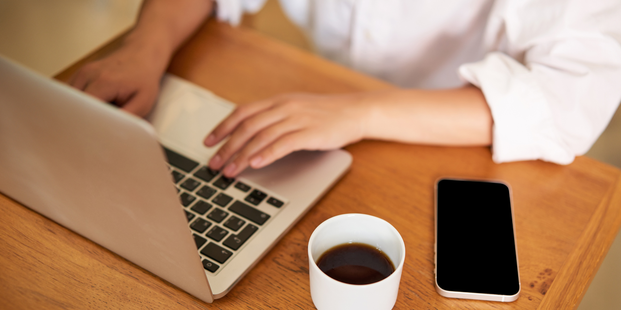 Recruiter typing an interview confirmation email to confirm interview details for an upcoming interview